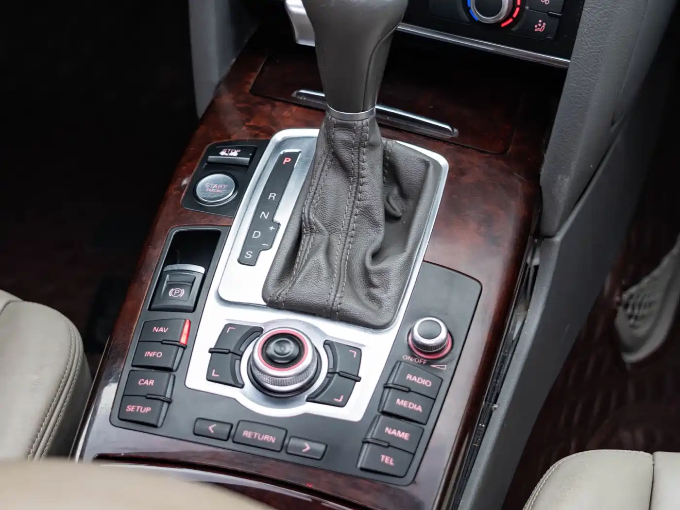 Audi A6L 2010 2.4L Luxury фото 9