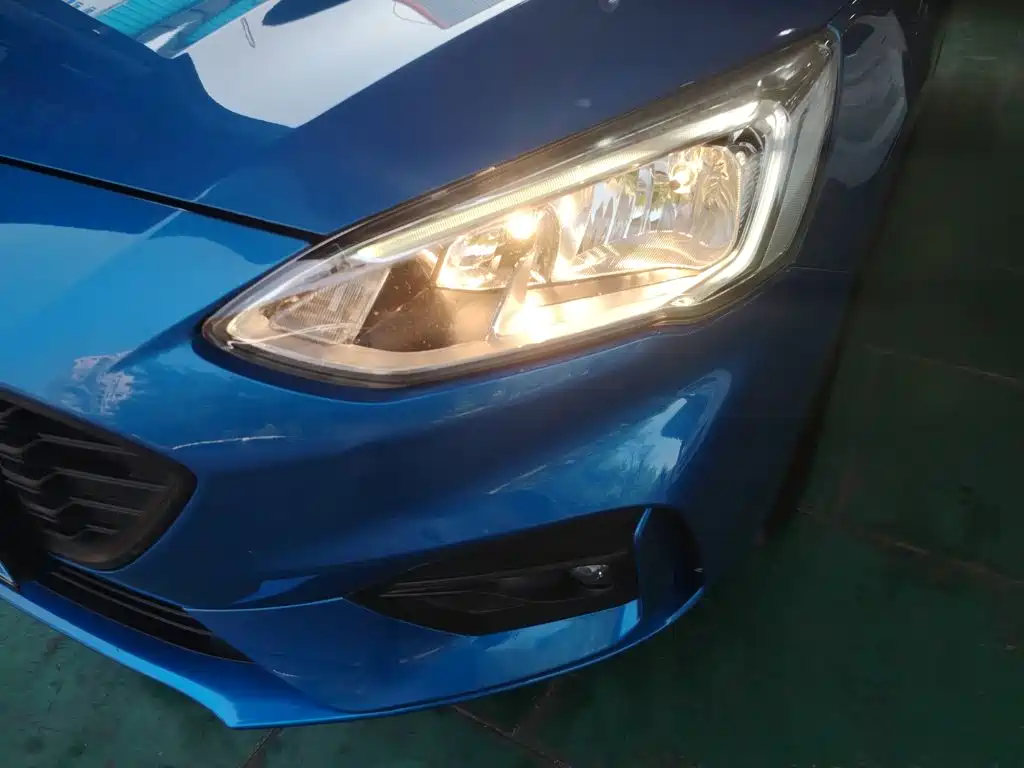 Фото 18 - Ford Focus