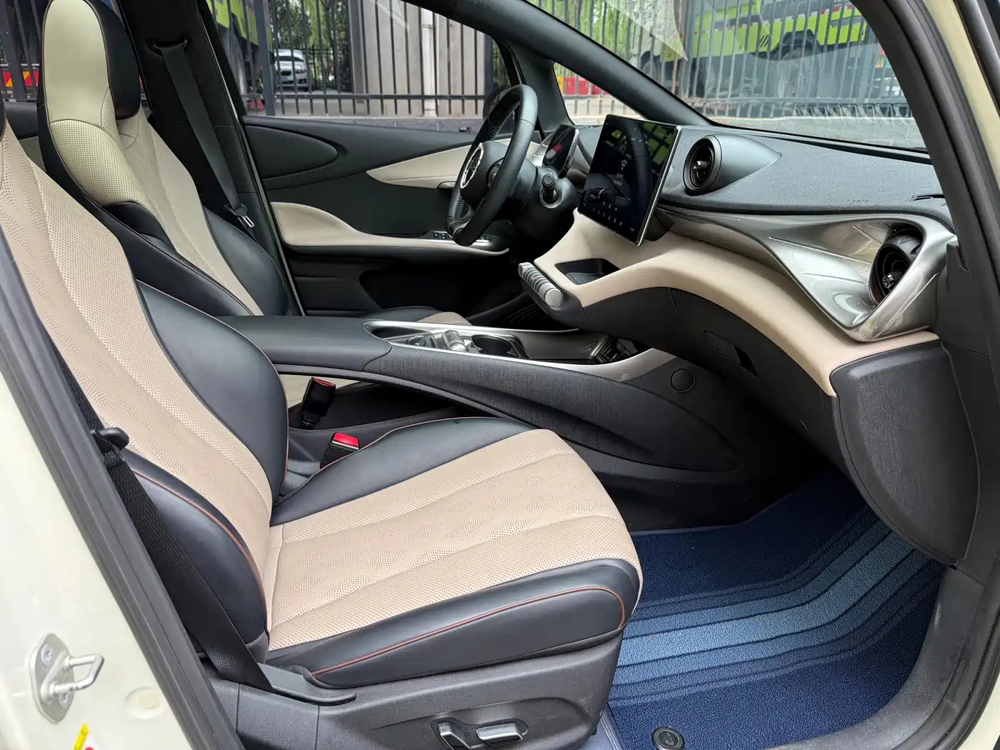 BYD Dolphin 2024 Glory Edition 420km Fashion Edition фото 8