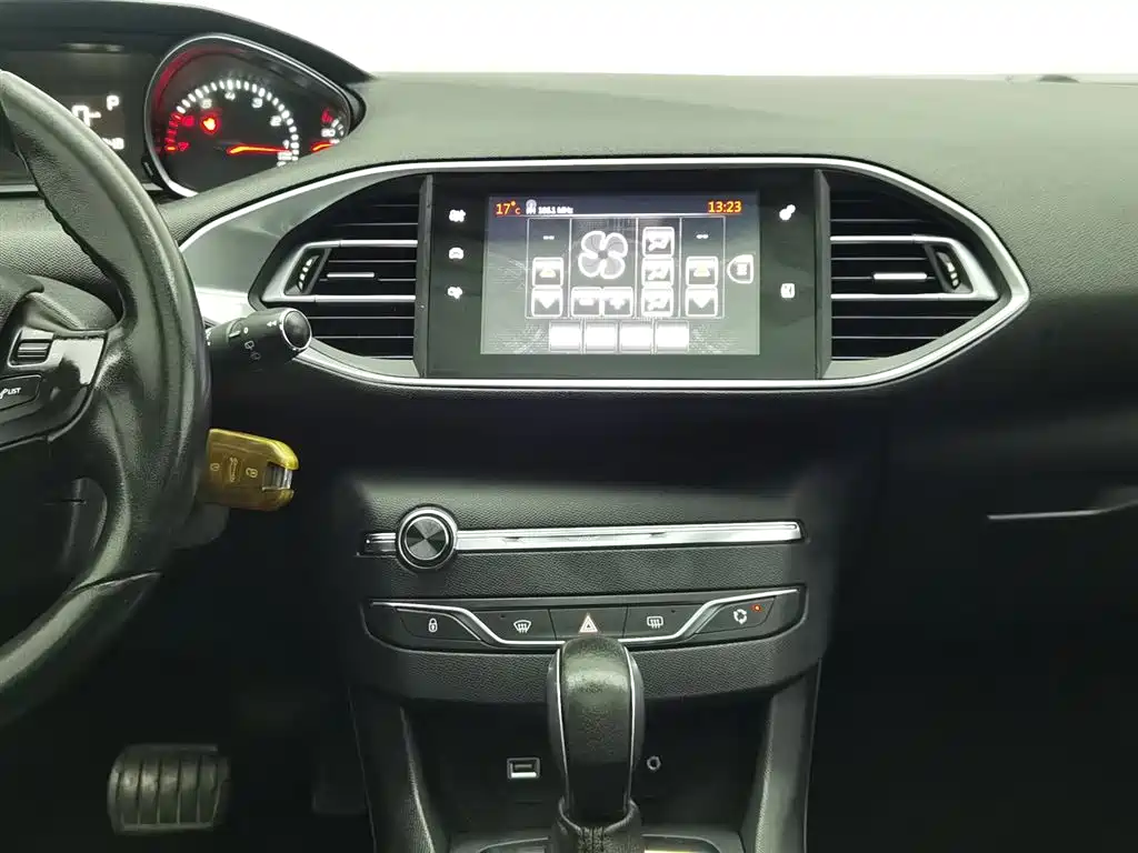 Peugeot 308S 2015 1.2T Auto Dynamic Edition фото 12