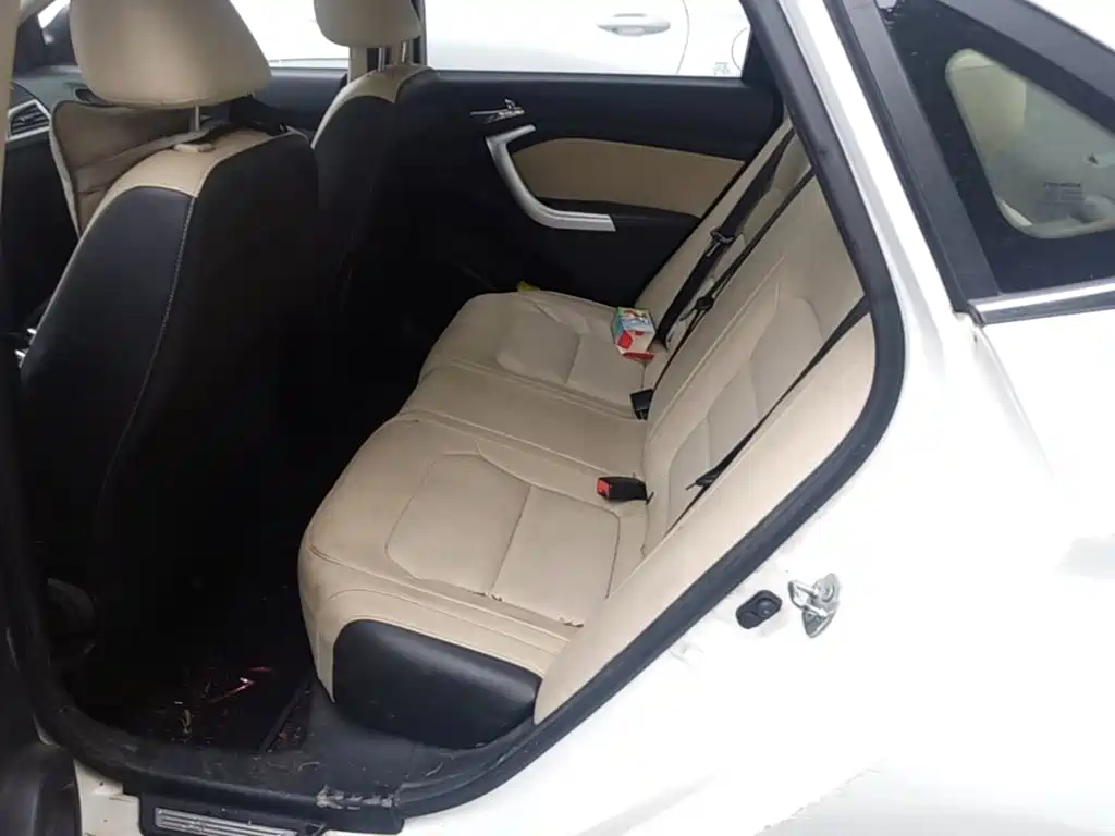 Changan Yuexiang V7 2016 2016 1.6L Auto Joy Version China V