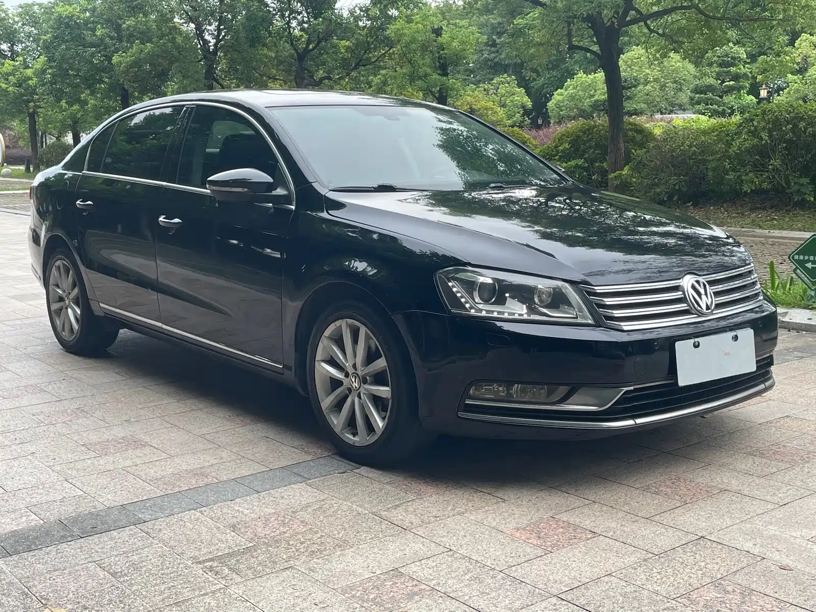 Photo 3 - Volkswagen Magotan
