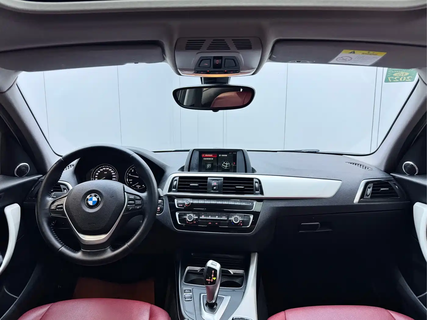 BMW 1 Series (Import) 2018 118i Leading фото 4