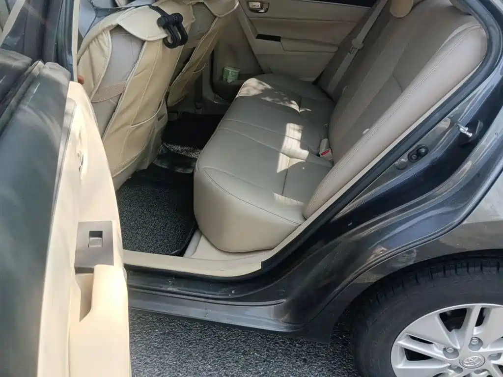 Toyota Corolla 2014 1.6L CVT GL фото 14