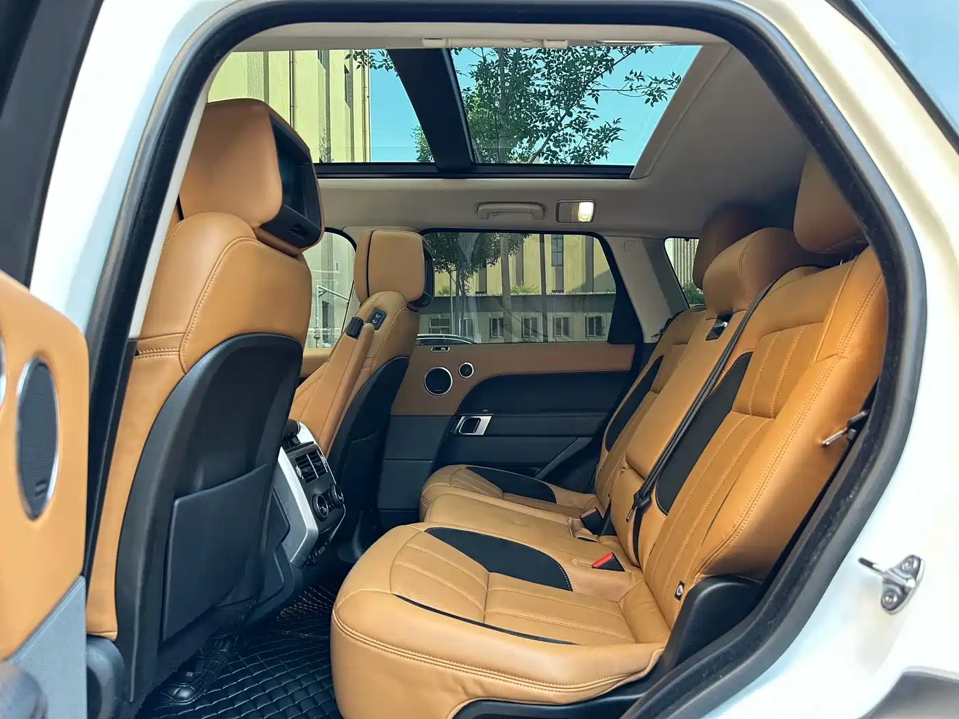 Land Rover Range Rover Sport 2022 3.0 L6 Gloss Black Edition фото 5