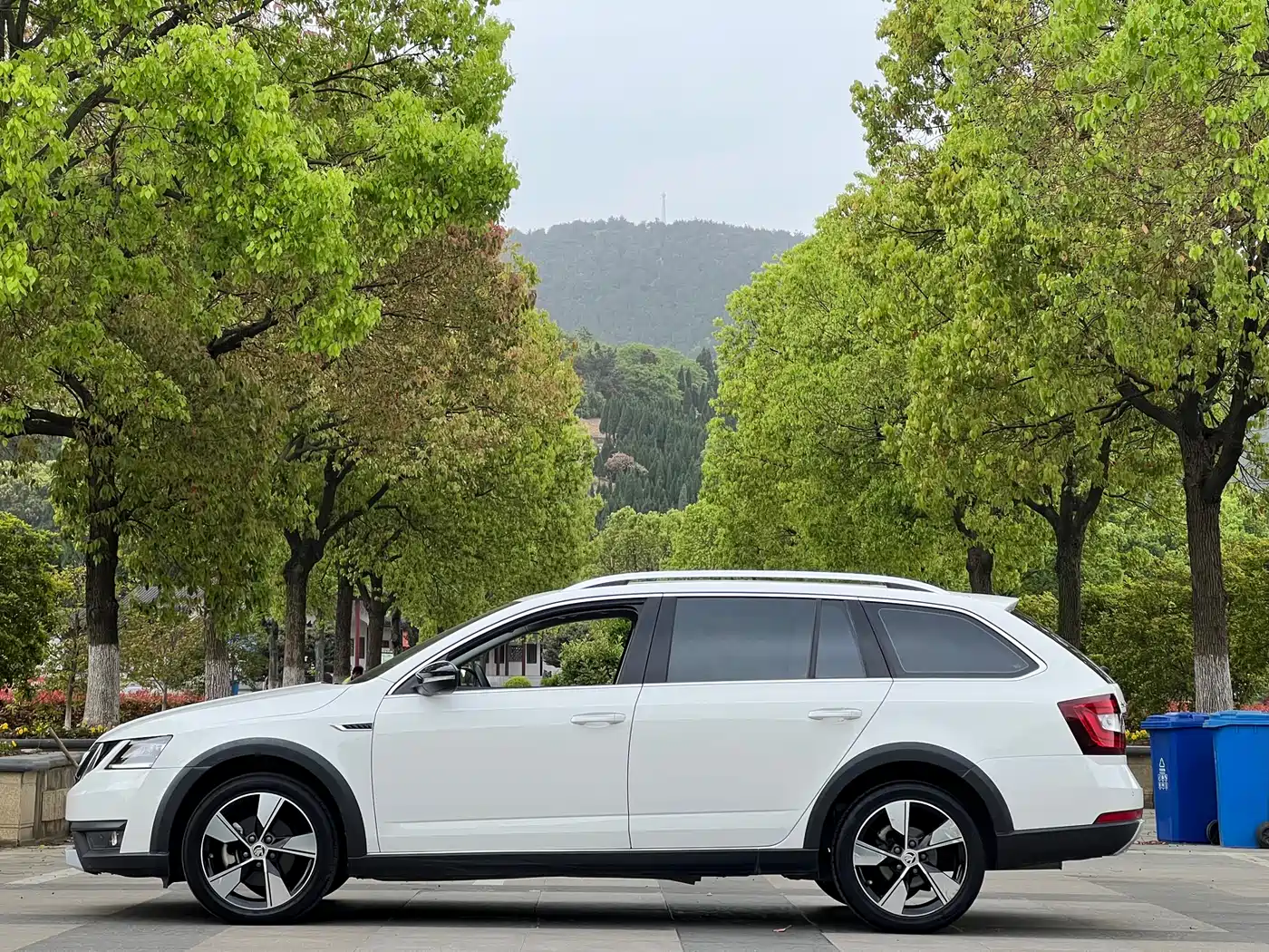 Škoda Octavia 2018 Model Wagon TSI280 DSG Luxury Edition фото 14