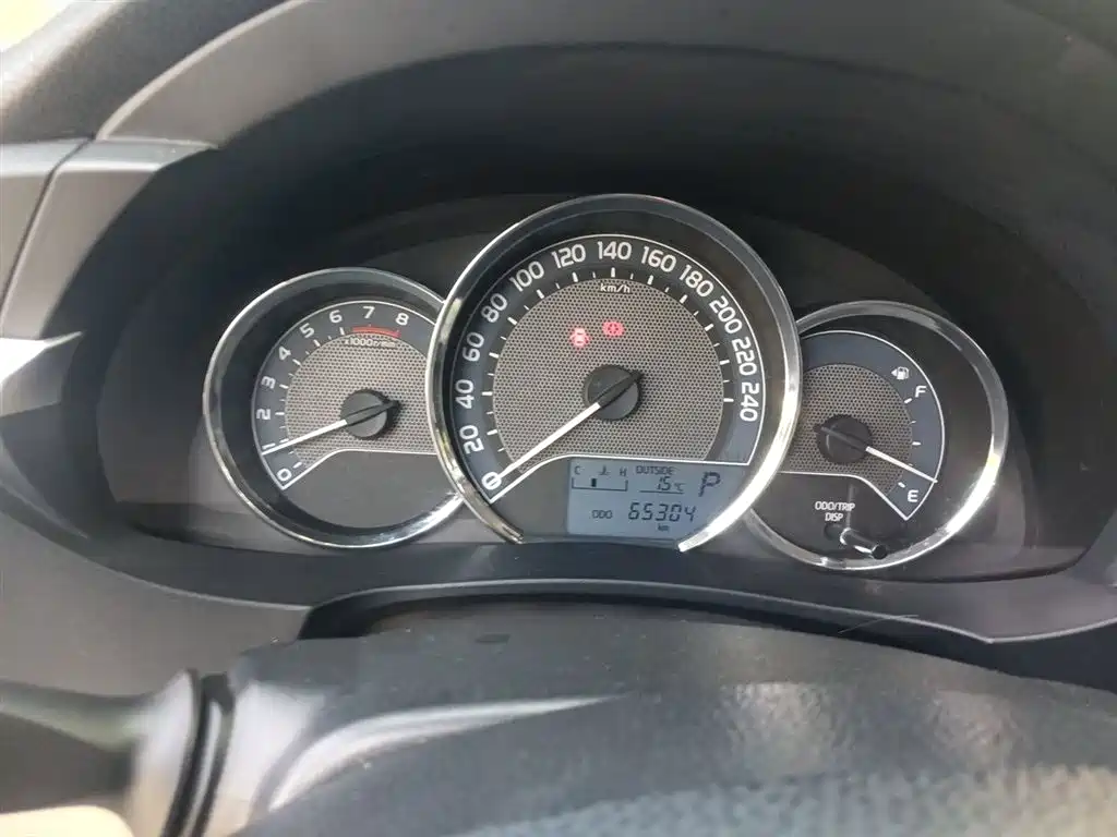 Toyota Corolla 2014 1.6L CVT GL фото 8