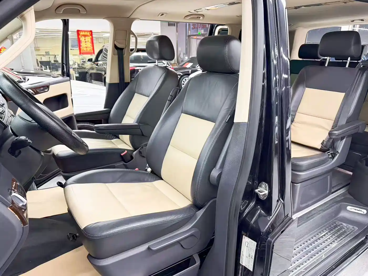 Photo 16 - Volkswagen Multivan
