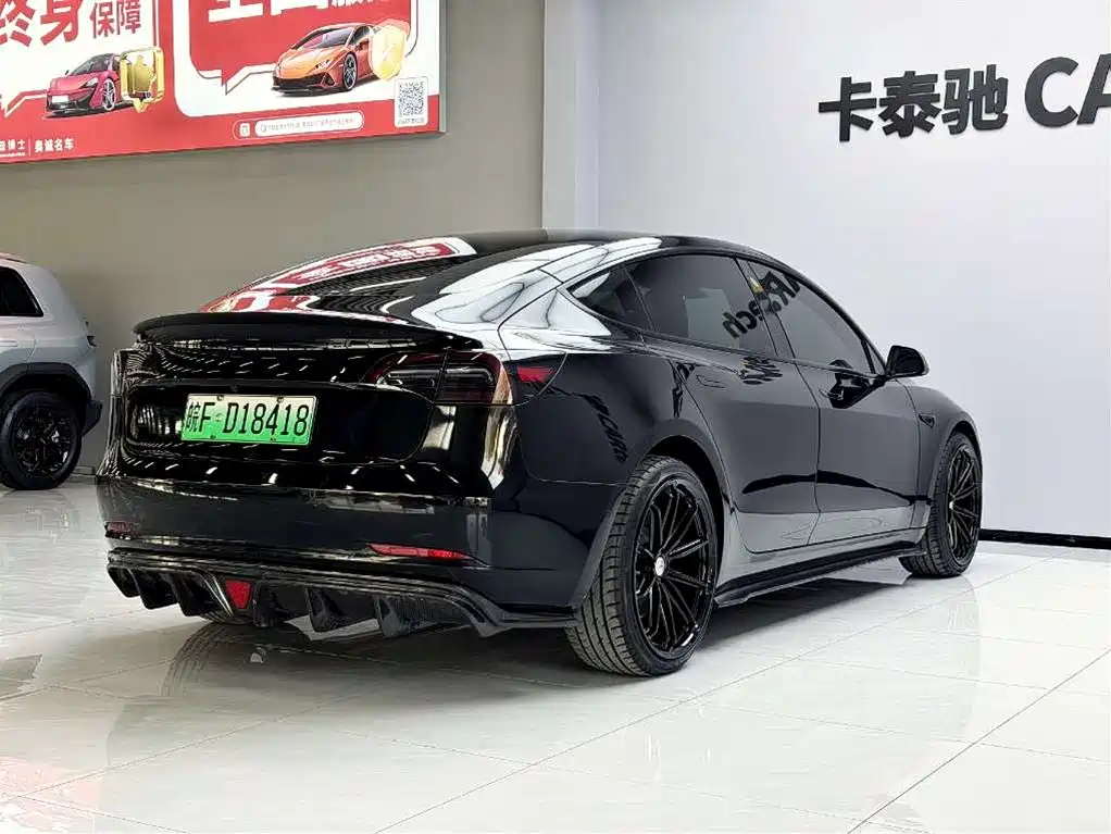 TESLA MODEL 3