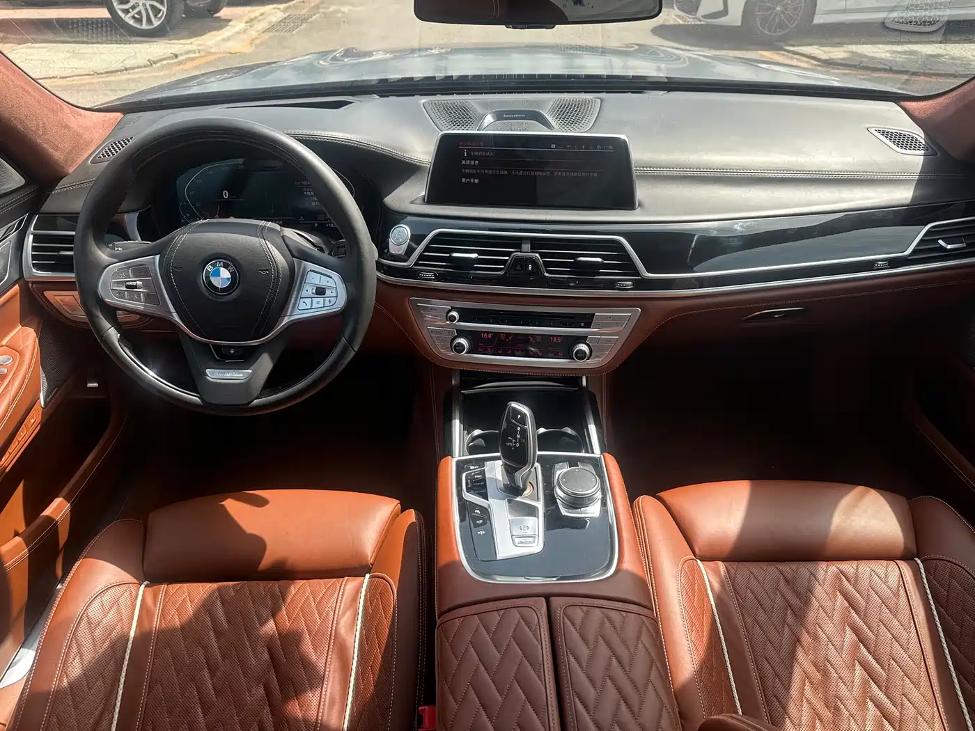 BMW 7 Series 2019 740Li xDrive Executive M Sport Package фото 16