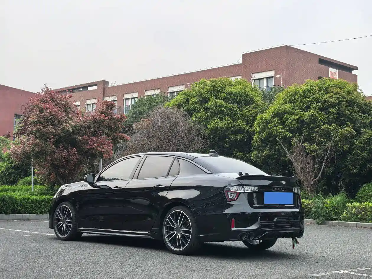 Lynk & Co 03 2022 03+ 2.0TD Auto Wind Rider Edition фото 4