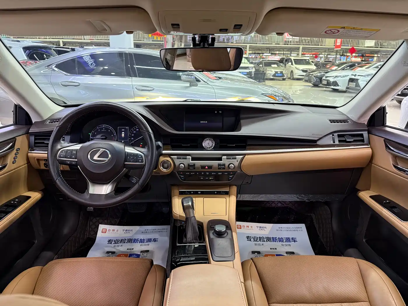Lexus ES 2015 250 Elegance Edition фото 9