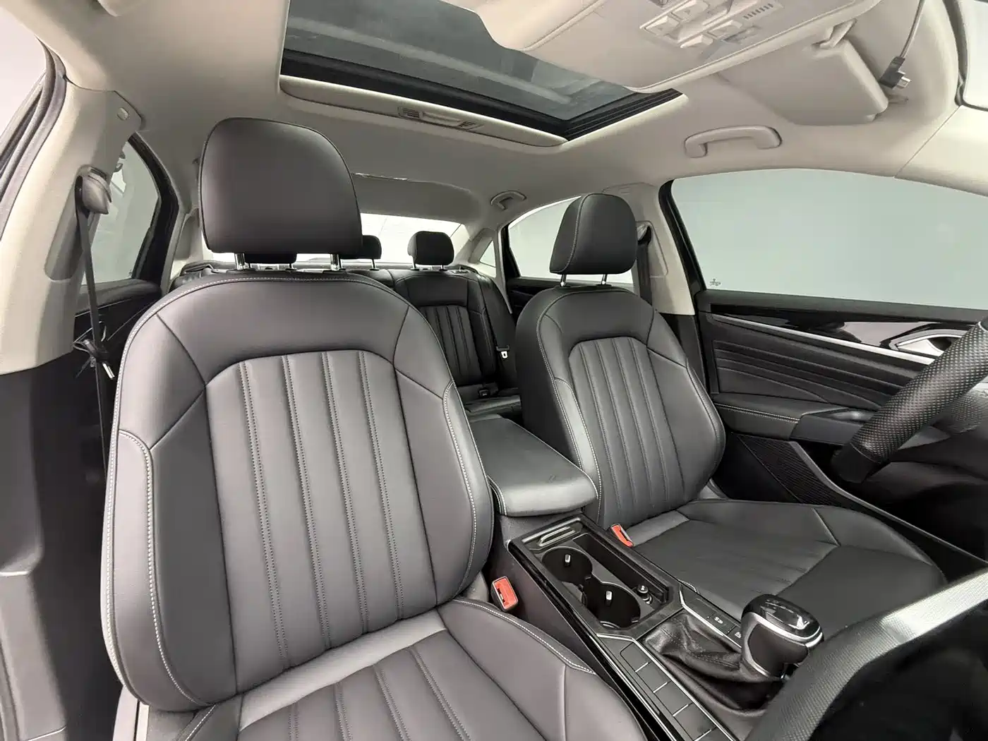 Volkswagen Passat 2024 280TSI Business Edition фото 16