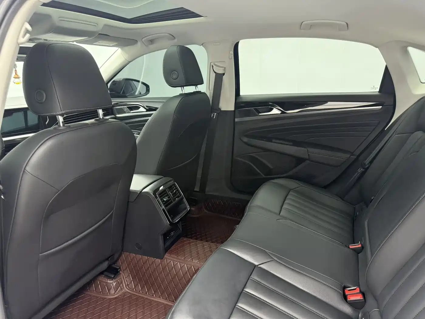 Volkswagen Passat 2024 280TSI Business Edition фото 8