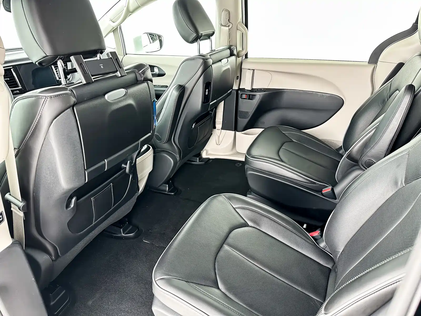 Фото 11 - Chrysler Pacifica PHEV