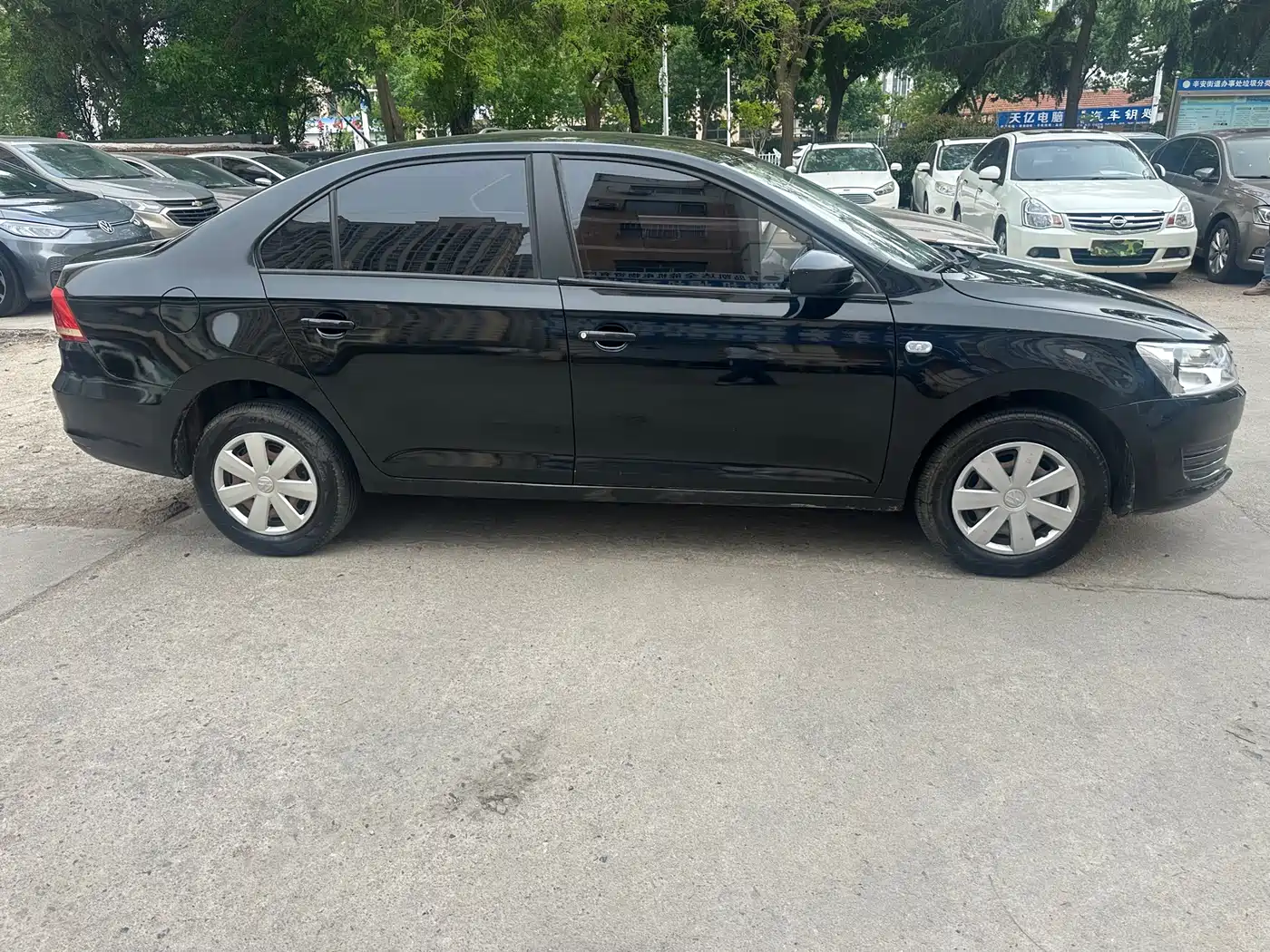 Volkswagen Santana 2015 1.6L Manual Trend Edition фото 16
