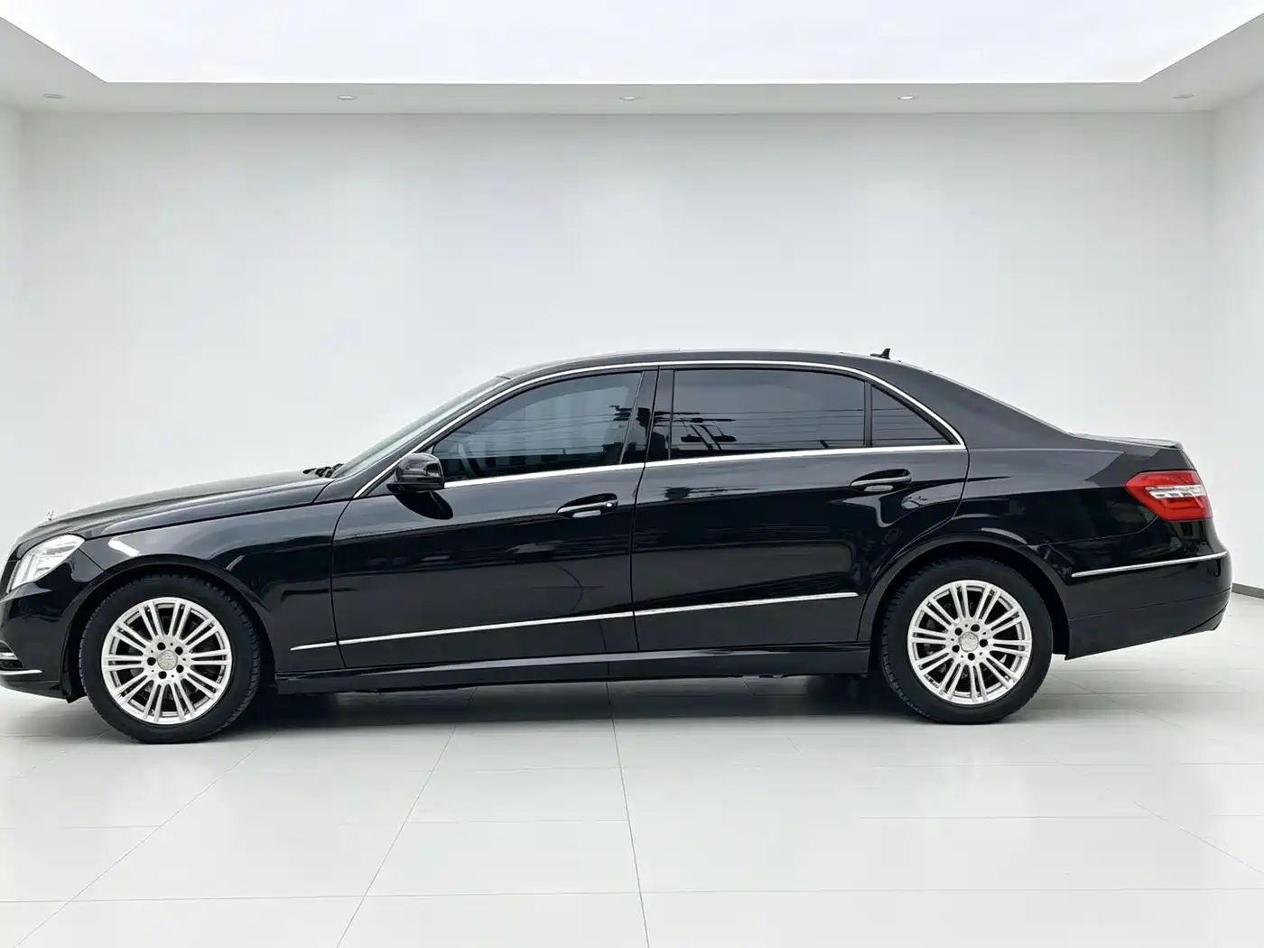 Mercedes-Benz E-Class 2012 E 200 L CGI Elegance фото 4