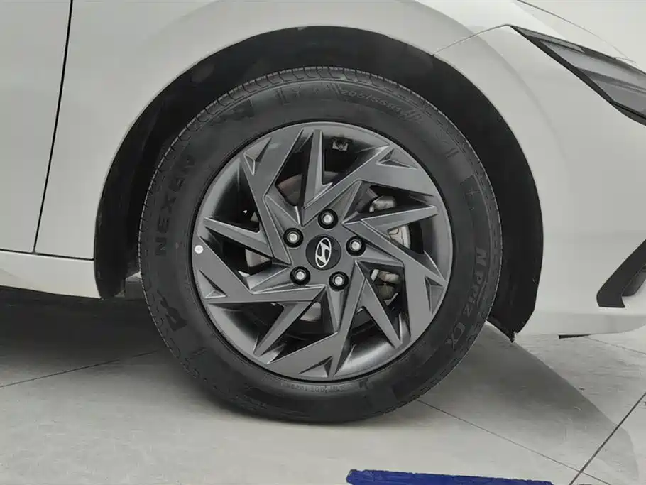 Hyundai Elantra 2023 1.5L CVT GLS Premium фото 6