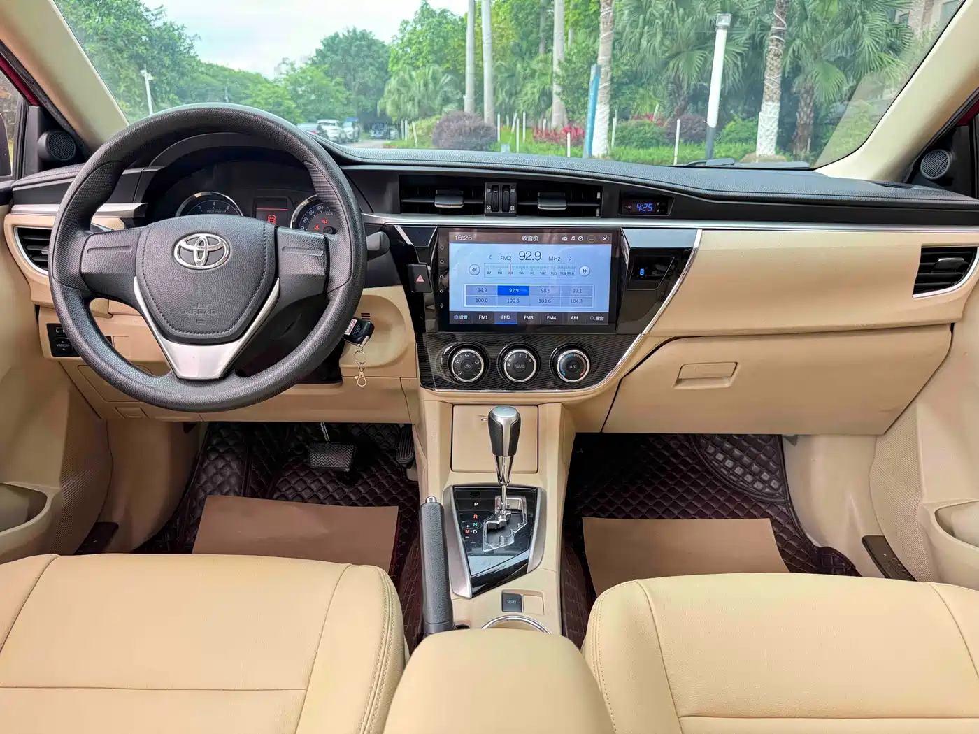 Toyota Corolla 2014 1.6L CVT GL-i фото 9
