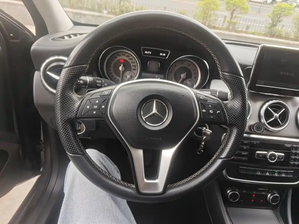 Mercedes-Benz GLA 2015 2015 GLA 200 Fashion