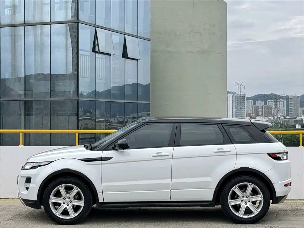 Land Rover Range Rover Evoque 2015 2.0T 5-Door Dynamic Edition фото 12
