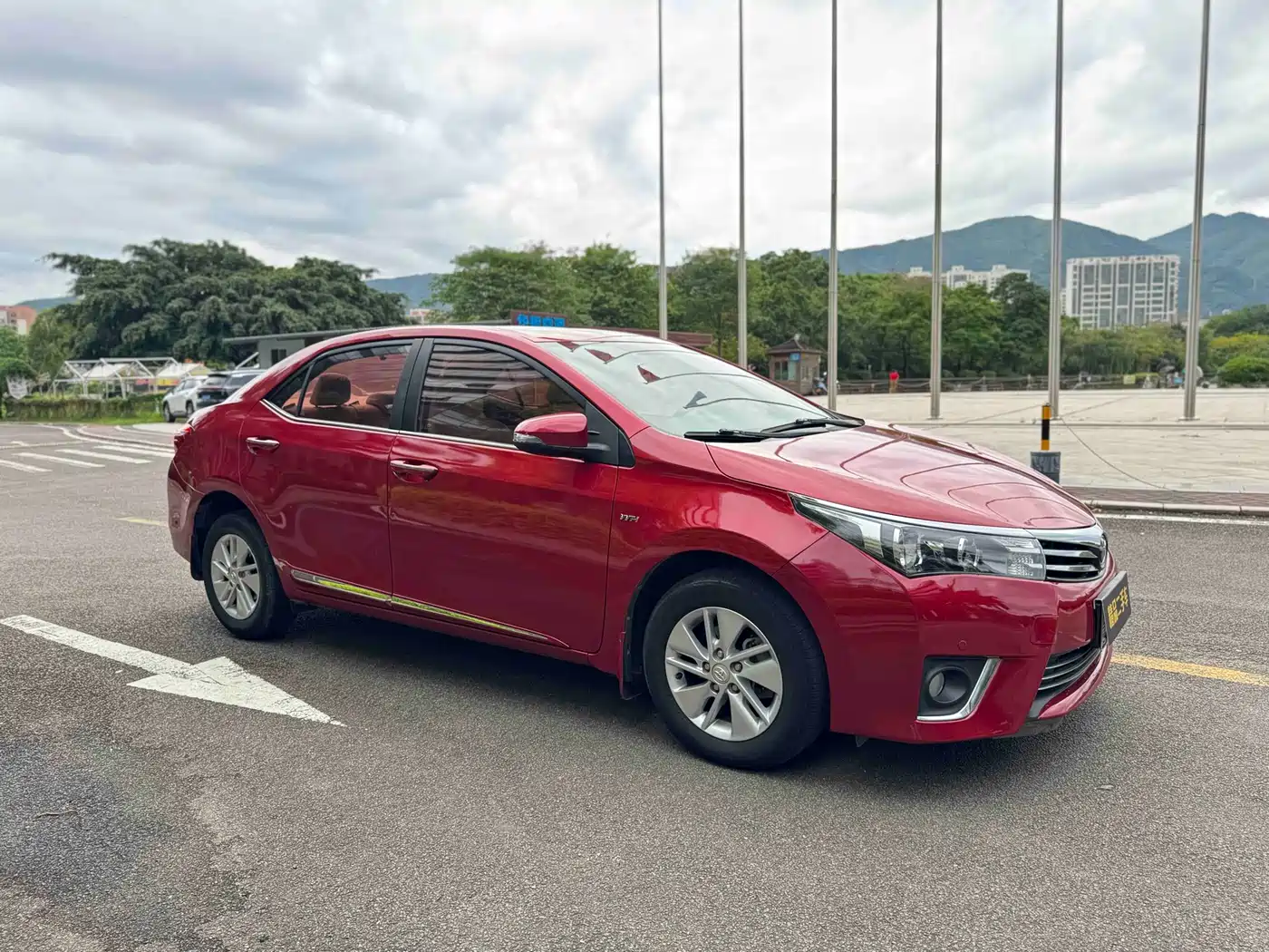 Toyota Corolla 2014 1.6L CVT GL-i фото 3