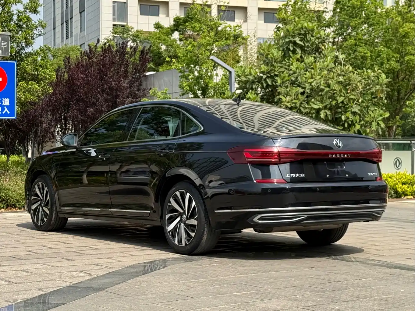Volkswagen Passat 2022 330TSI Elite Edition фото 9