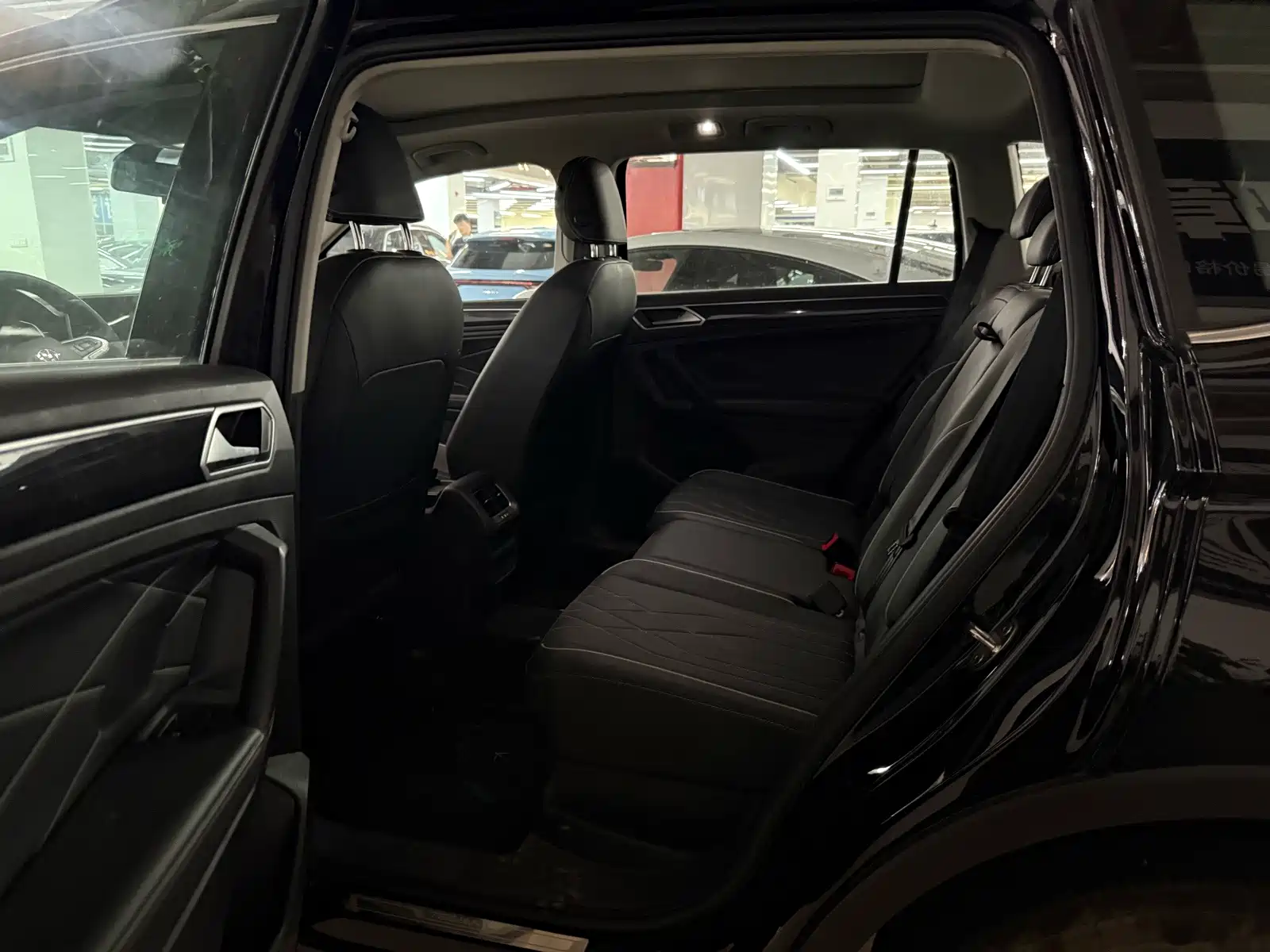 Фото 9 - Volkswagen Tiguan L