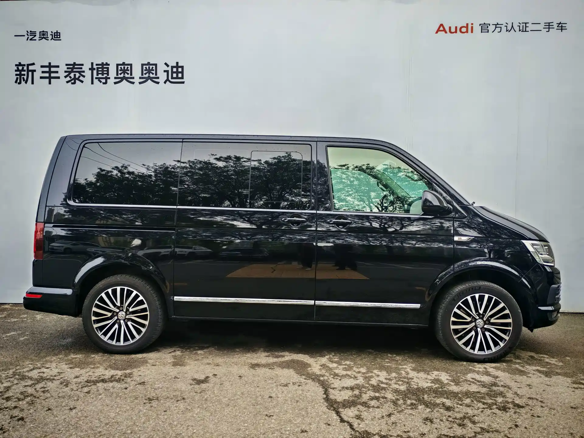 Фото 4 - Volkswagen Multivan