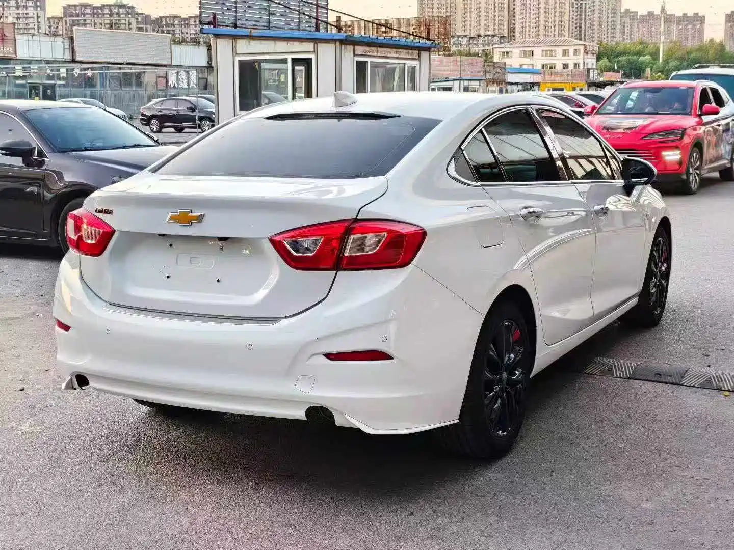 Photo 5 - Chevrolet Cruze