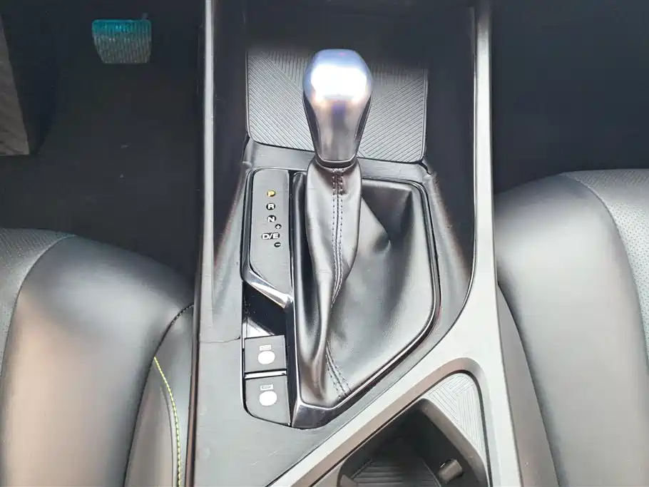Фото 16 - Roewe i5