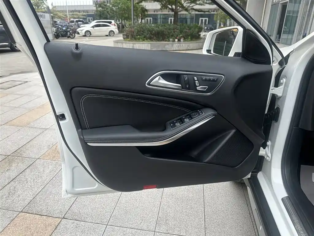 Mercedes-Benz GLA 2017 GLA 220 4MATIC Fashion фото 20