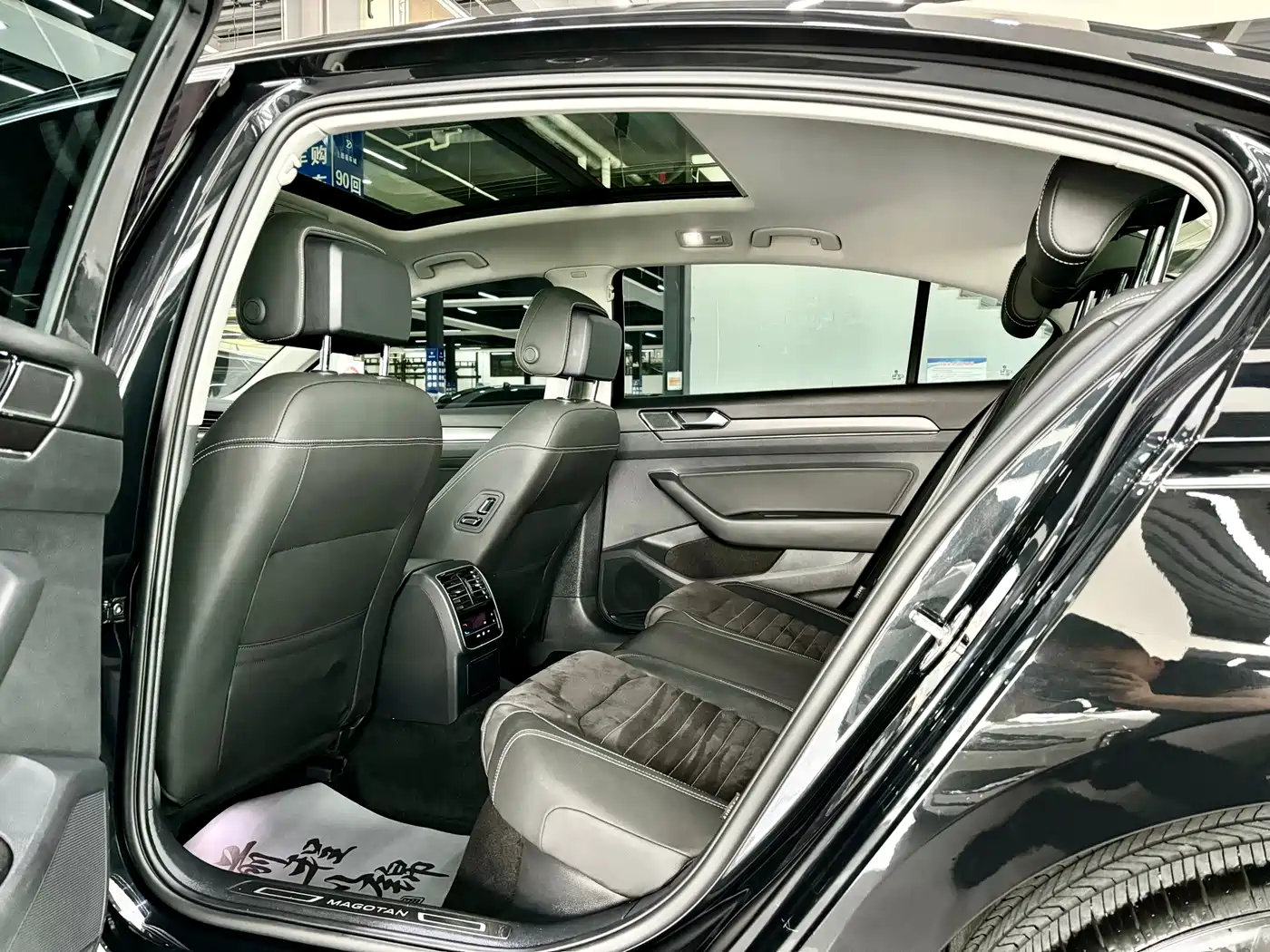 Volkswagen Magotan 2021 330TSI DSG 30th Anniversary Edition фото 6