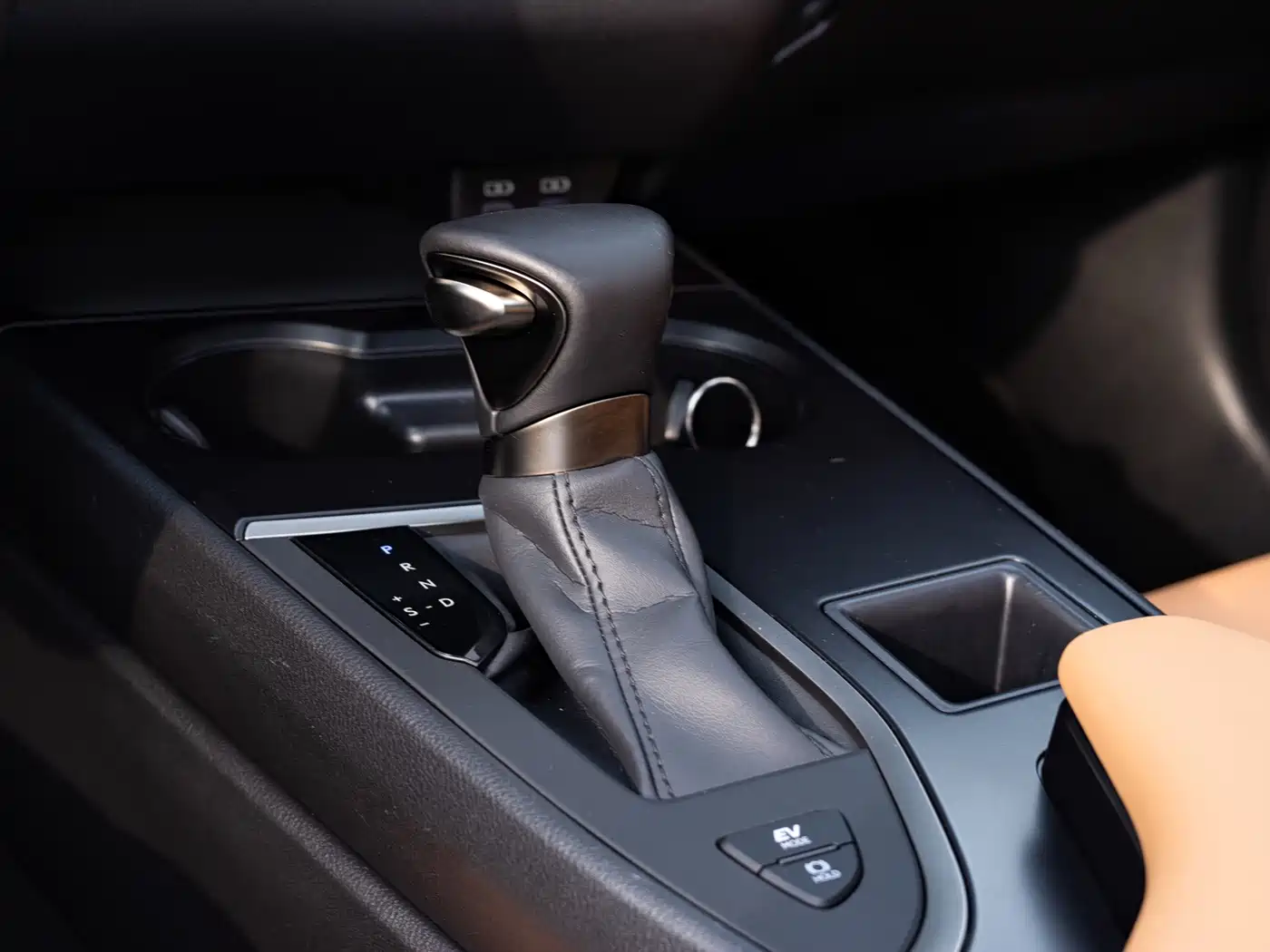 Lexus UX 2023 2022 260h Fun Edition