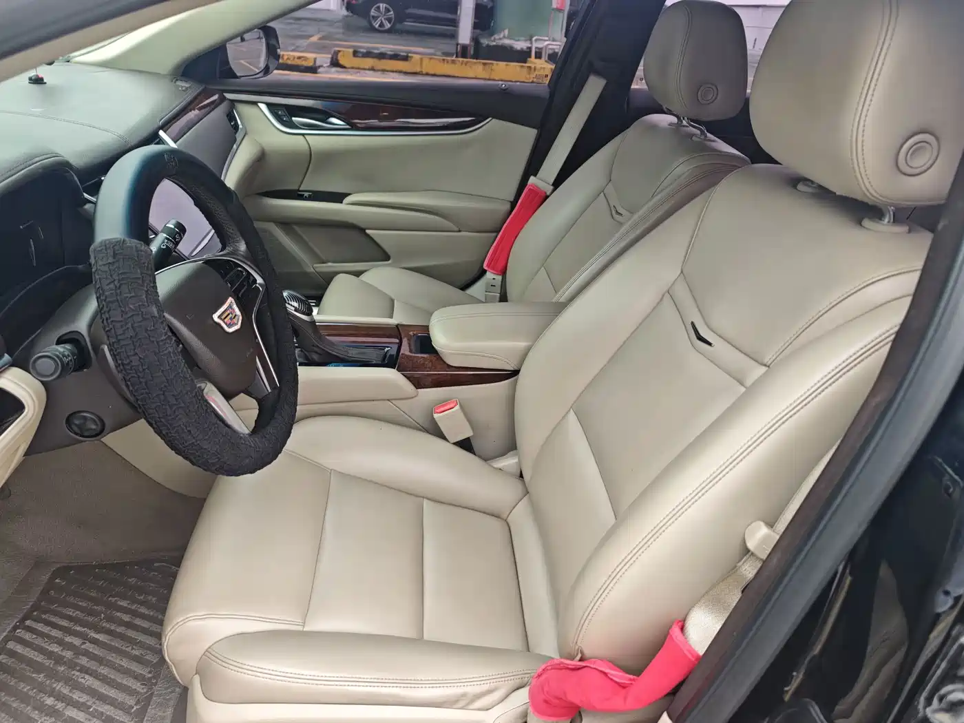 Photo 8 - Cadillac XTS