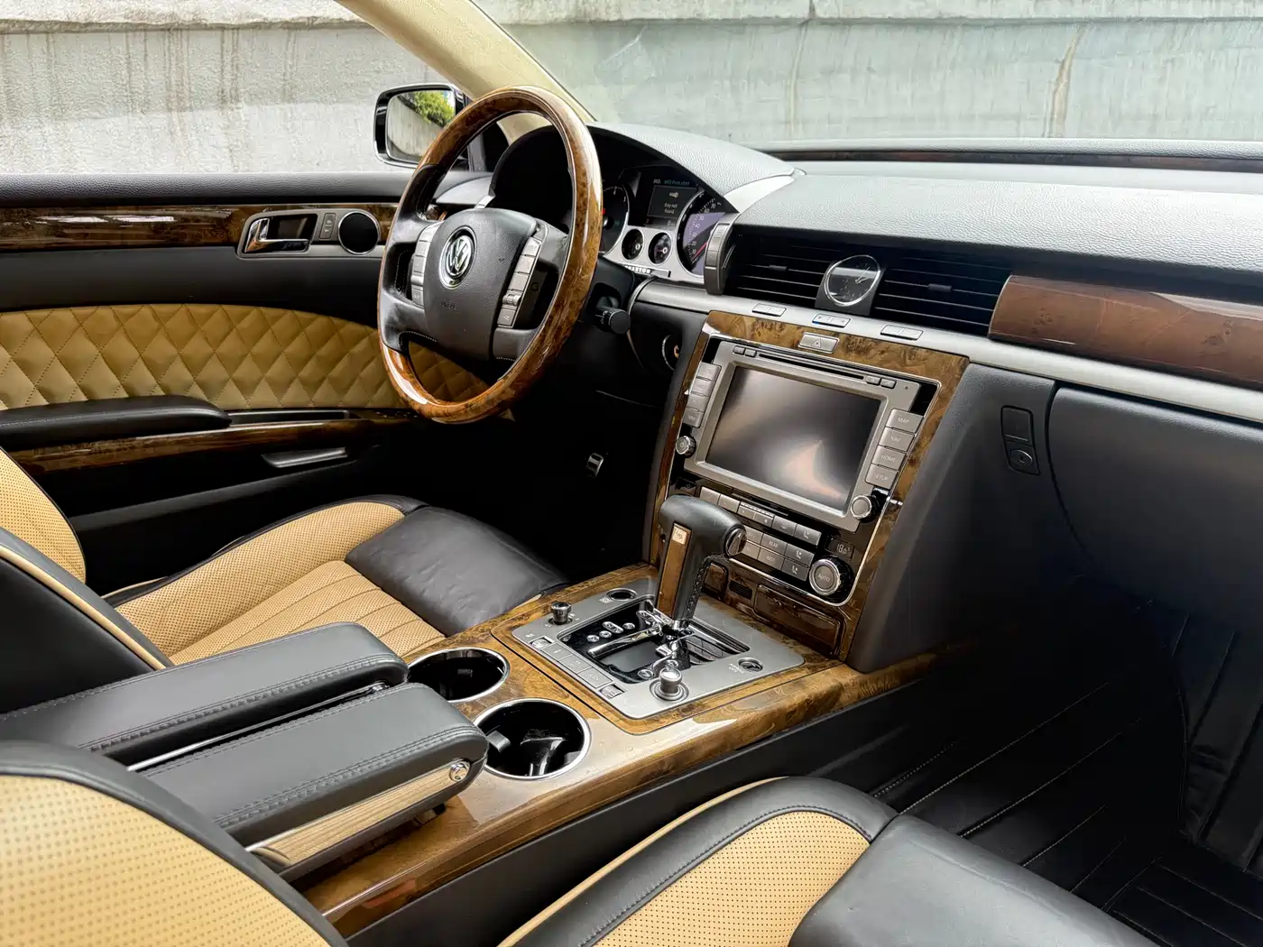 Volkswagen Phaeton 2011 3.6L V6 4-seat Long Wheelbase Individual фото 21