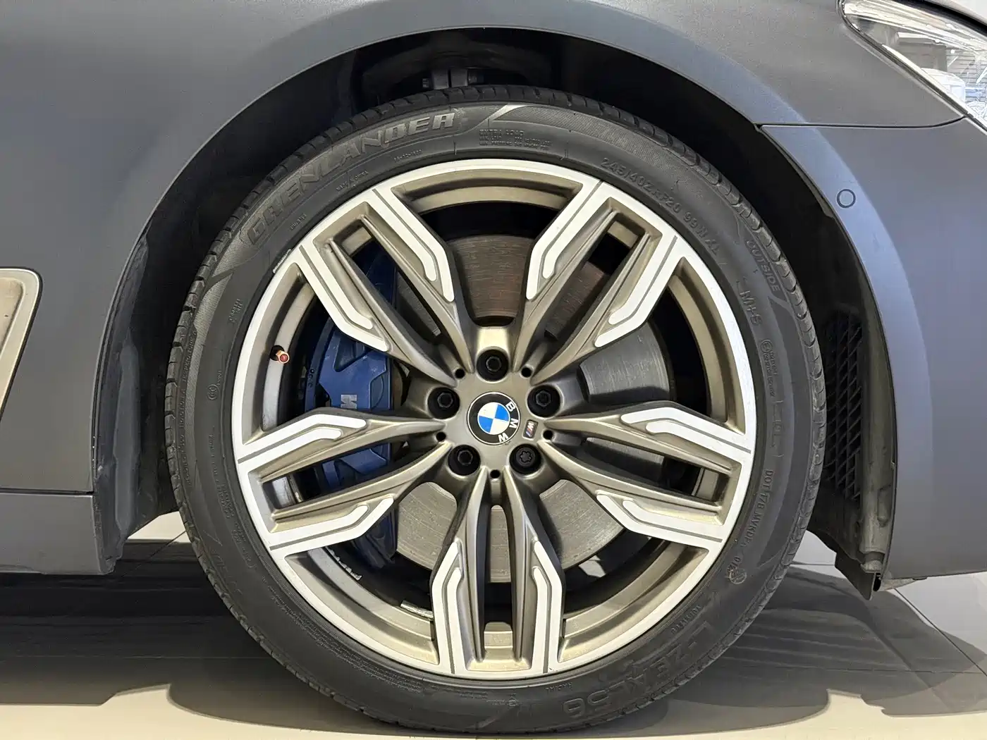 BMW 7 Series 2017 M760Li xDrive Excellence Luxury фото 5