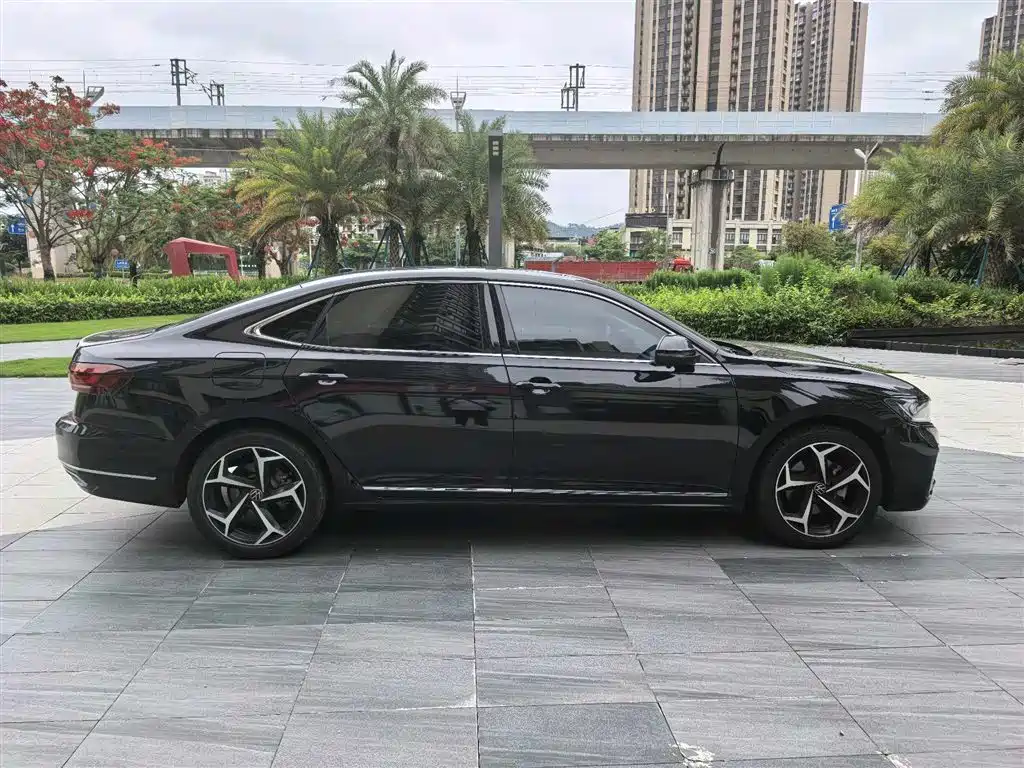 Volkswagen Passat 2024 330TSI Starlight Elite Edition фото 11