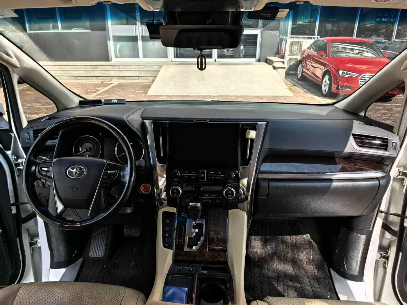 Toyota Alphard 2020 Hybrid 2.5L Luxury Edition фото 4