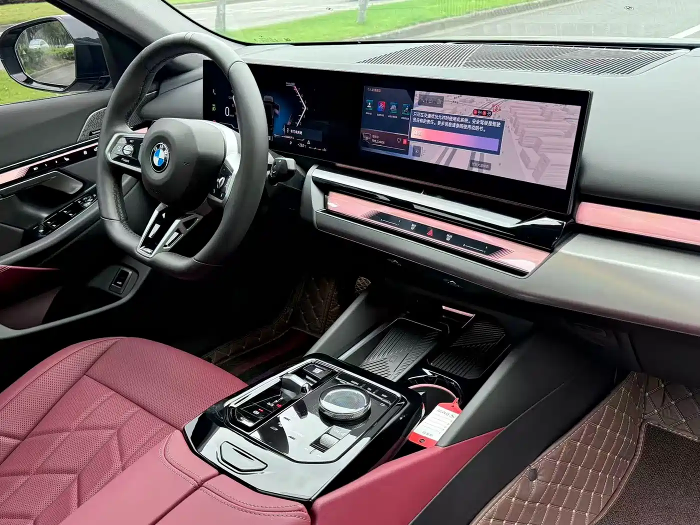 BMW 5 Series 2025 530Li Leading M Sport Package фото 8