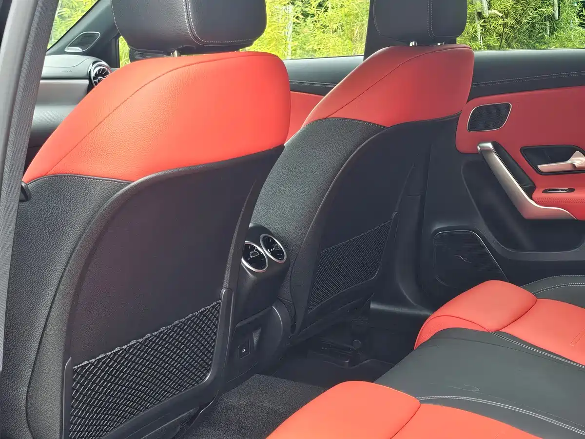 Mercedes-Benz A-Class AMG 2025 Facelift AMG A 35 L 4MATIC фото 8