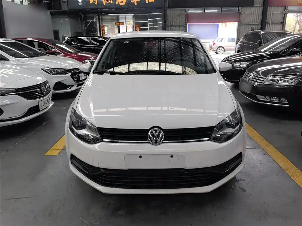 Volkswagen Polo 2016 1.4L Automatic Trend фото 3