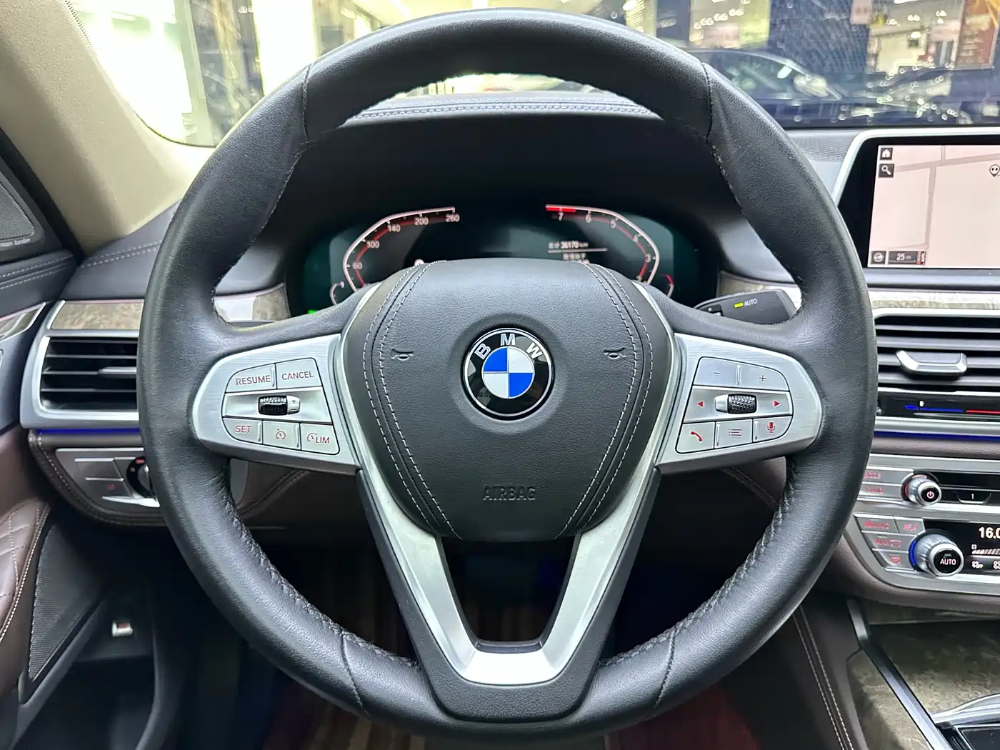 BMW 7 Series 2021 Model 740Li Leading M Sport Package фото 9