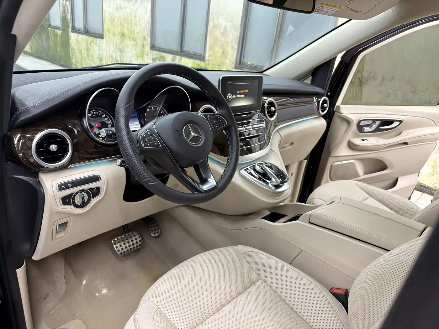Mercedes-Benz V-Class 2018 V 260 L Premium Long Wheelbase Edition China VI фото 12