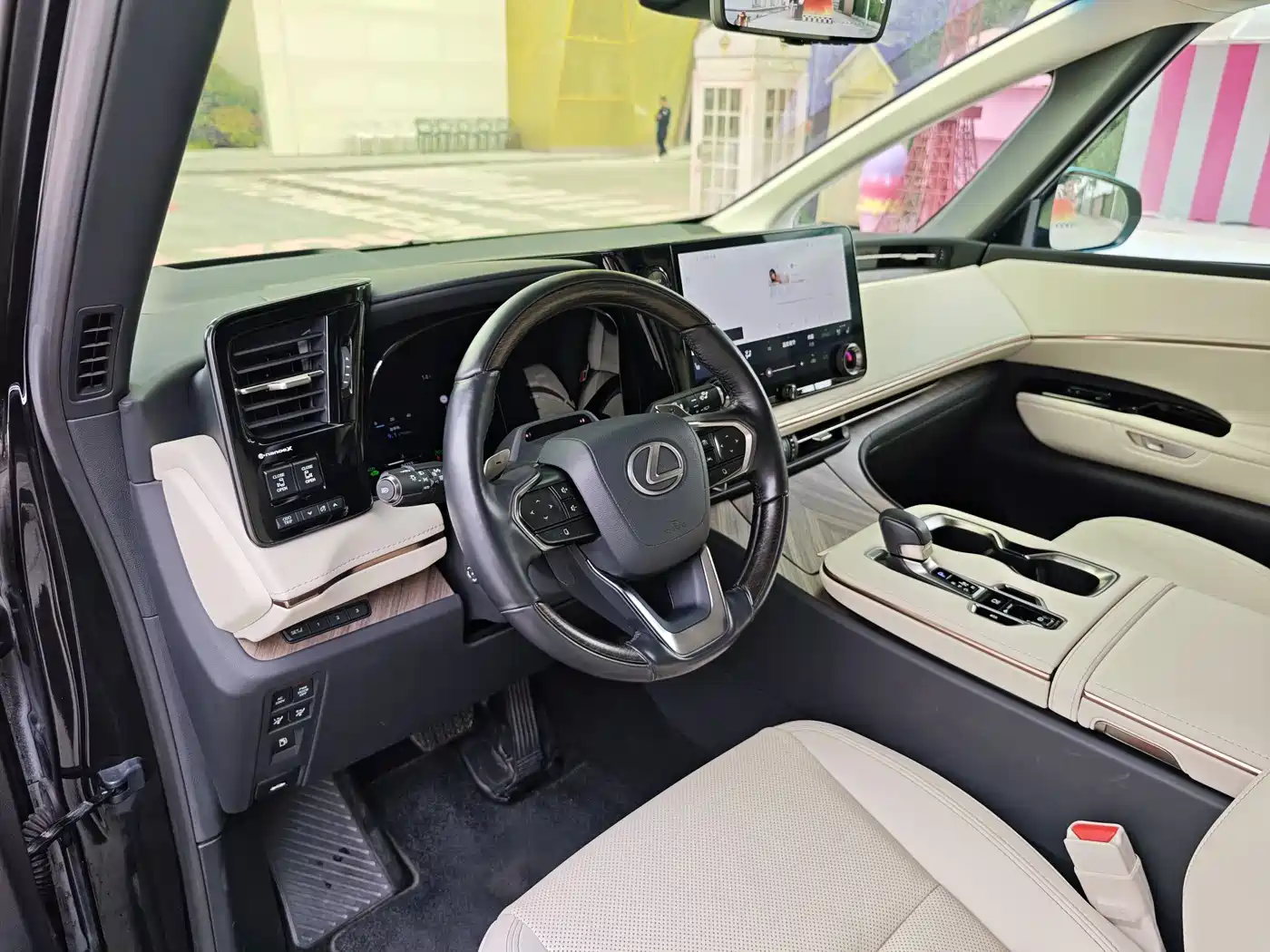 Lexus LM 2023 500h 6-Seater Prestige Edition фото 9