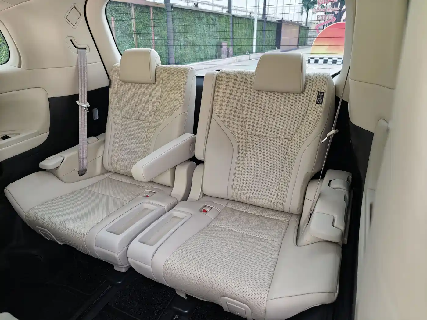 Lexus LM 2023 500h 6-Seater Prestige Edition фото 17