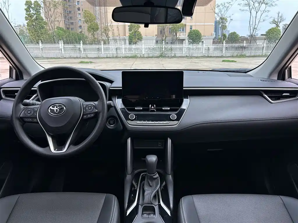 Toyota Frontlander 2023 2.0L CVT Luxury Edition фото 24