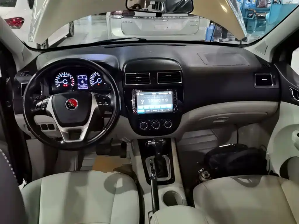 Dongfeng Fengxing Joyear XV 2015 2015 1.6L CVT Luxury