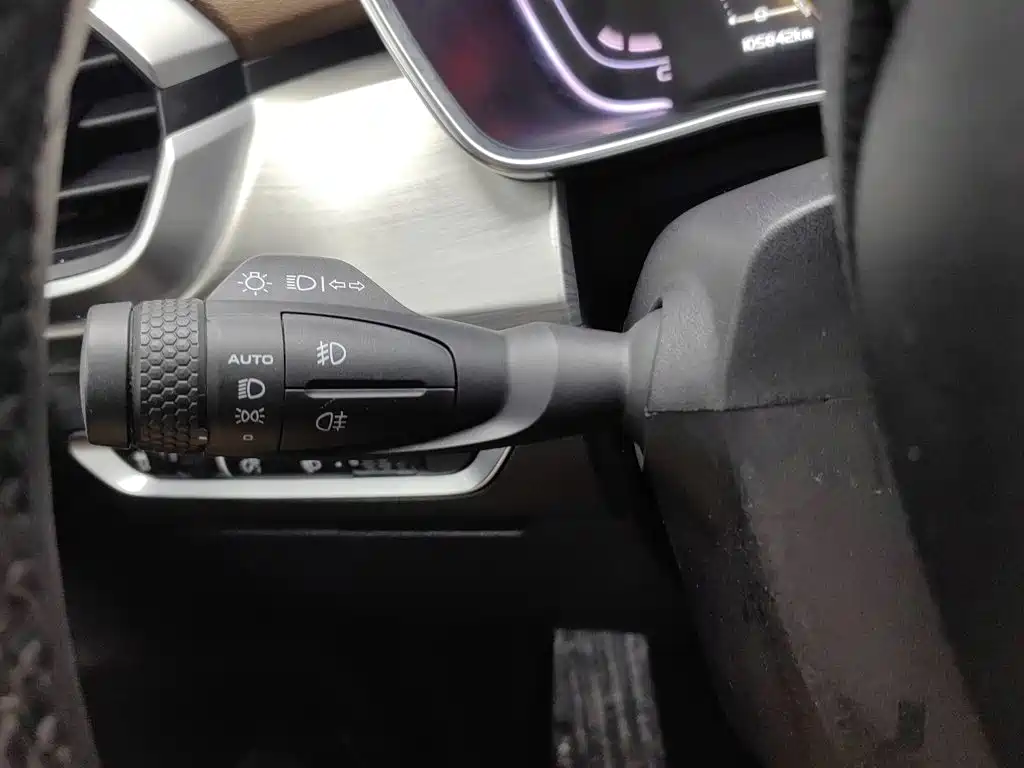 Фото 21 - Geely Coolray