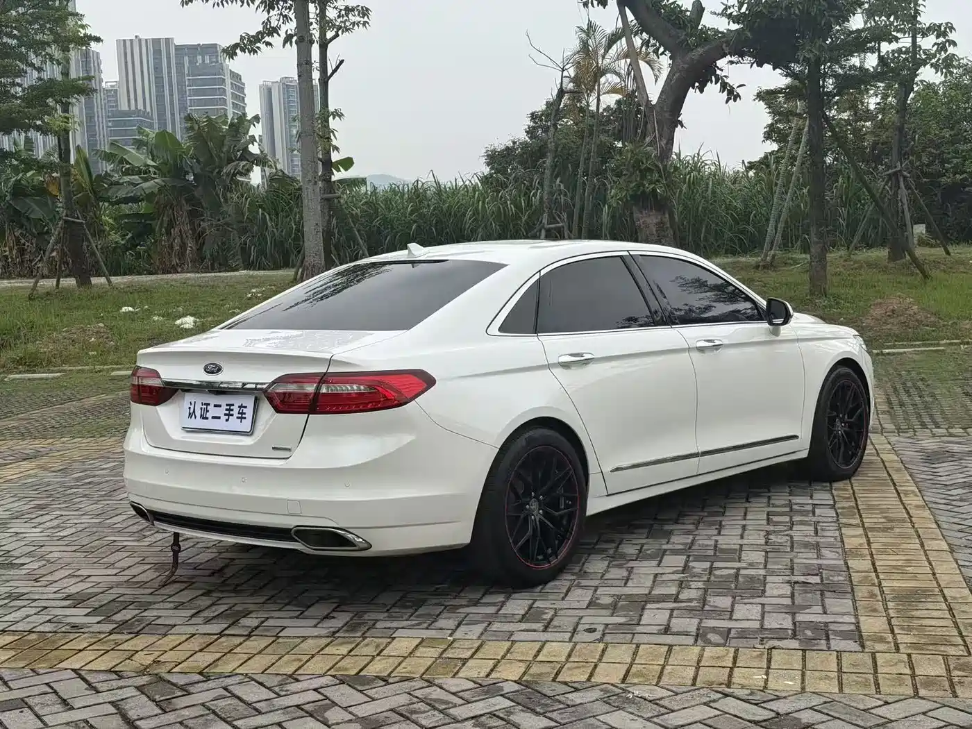 Ford Taurus 2015 EcoBoost 325 V6 Fashion фото 10